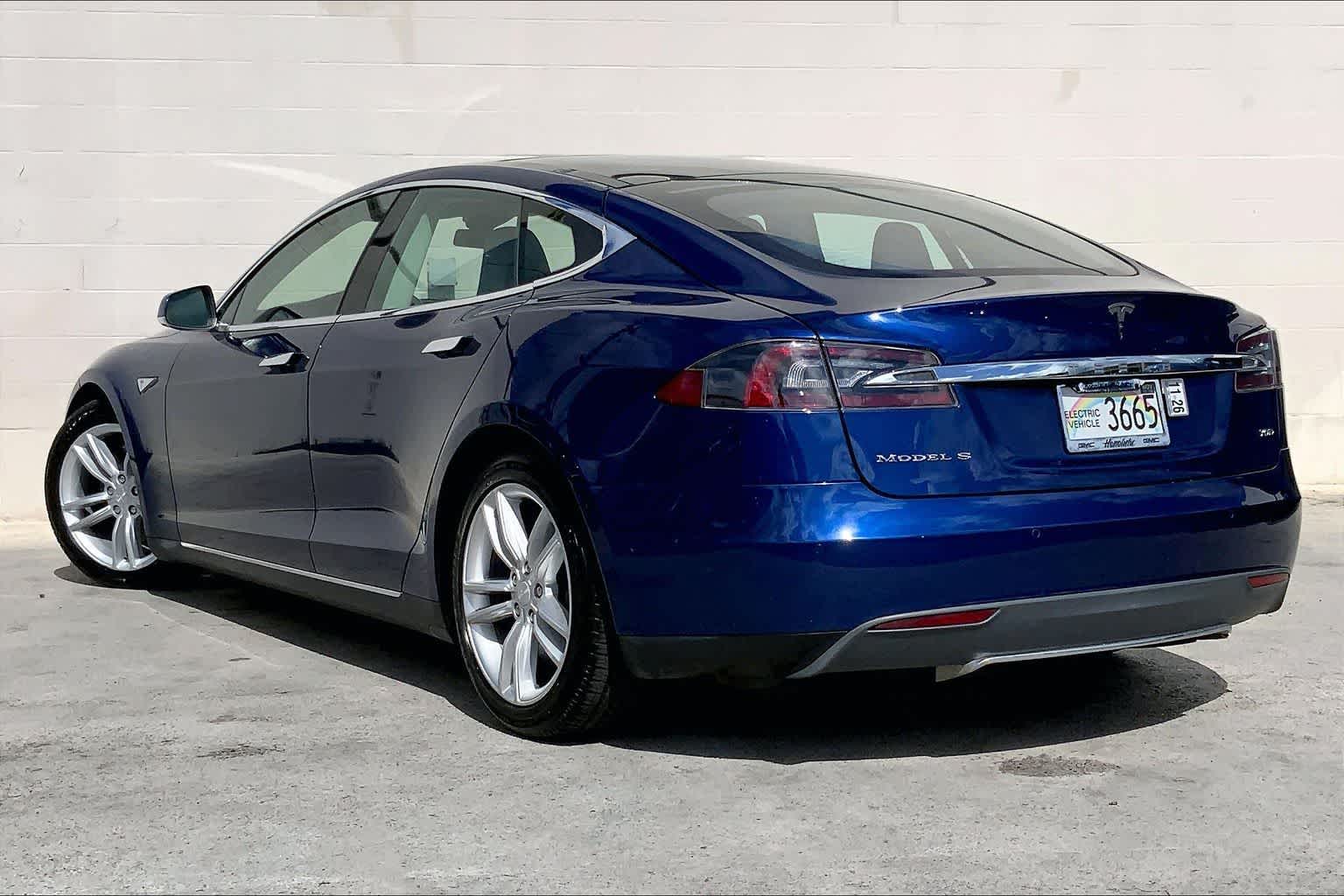 Thumbnail: 2015 Tesla Model S - 5