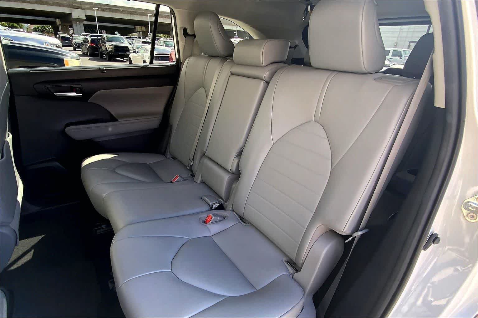 Thumbnail: 2021 Toyota Highlander - 29