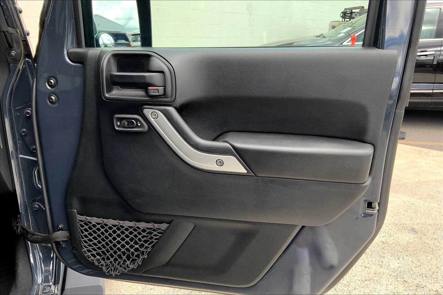 Thumbnail: 2017 Jeep Wrangler - 28