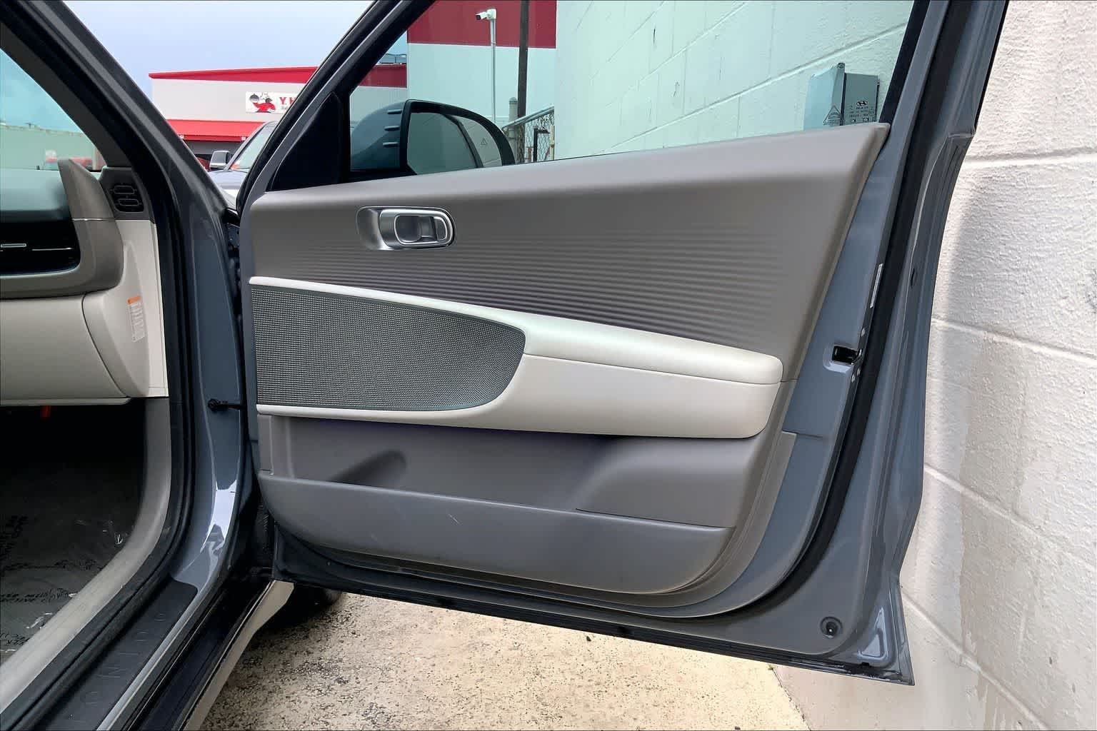 Thumbnail: 2023 Hyundai Ioniq 6 - 28