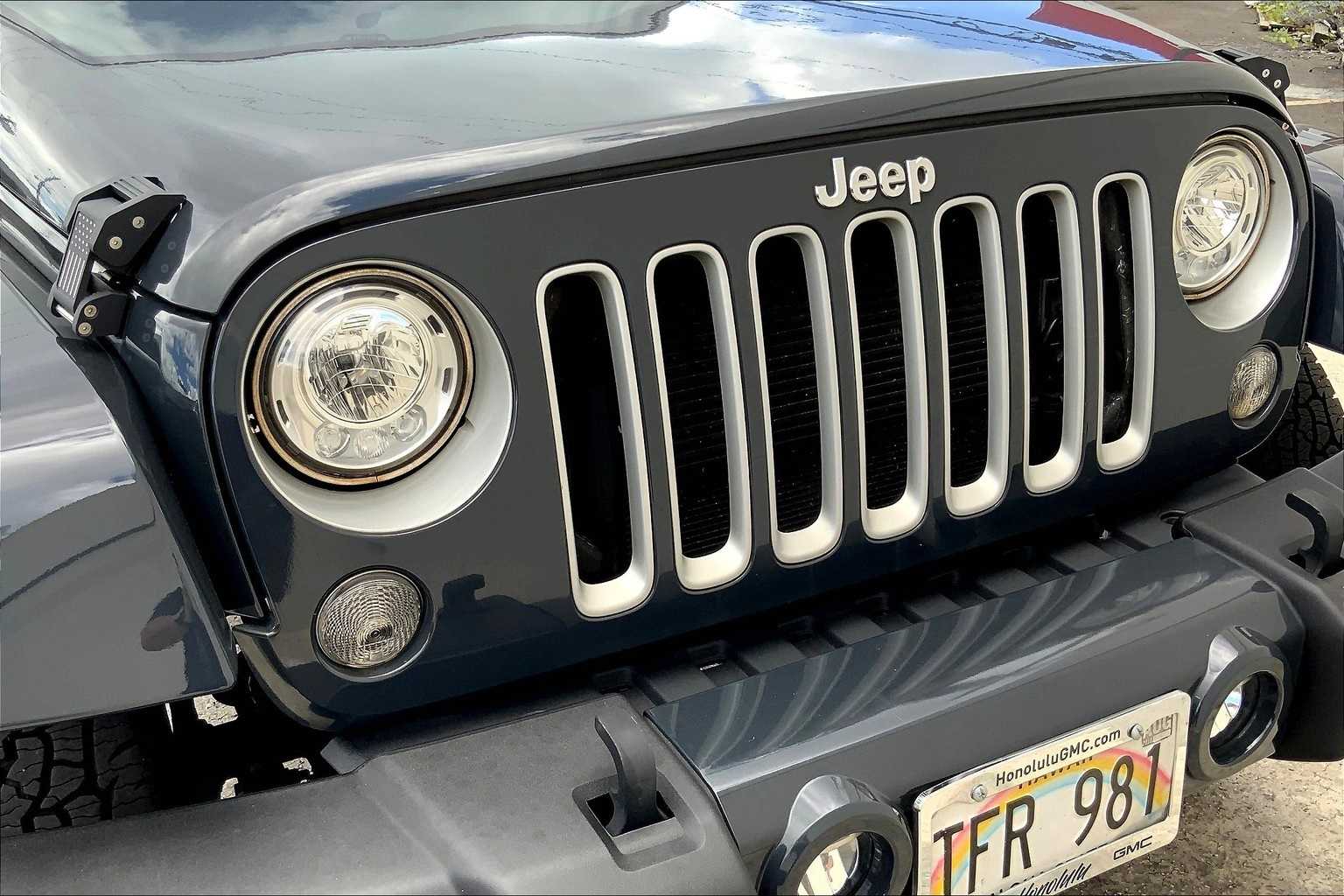 Thumbnail: 2017 Jeep Wrangler - 33