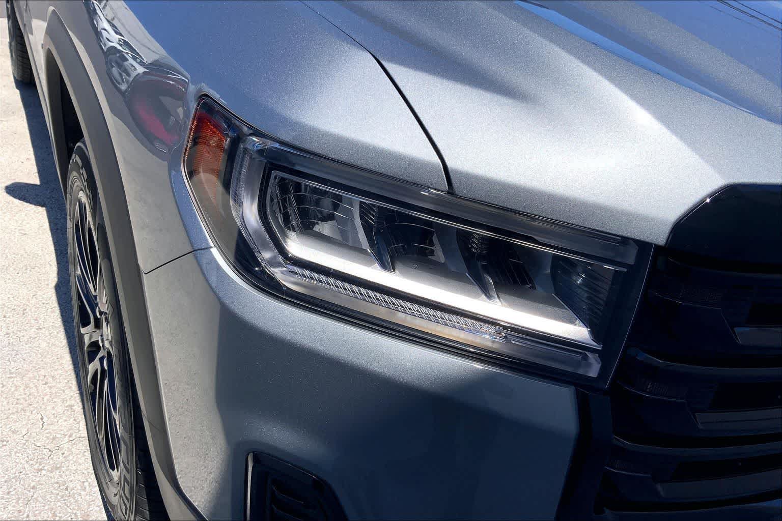Thumbnail: 2023 GMC Acadia - 31
