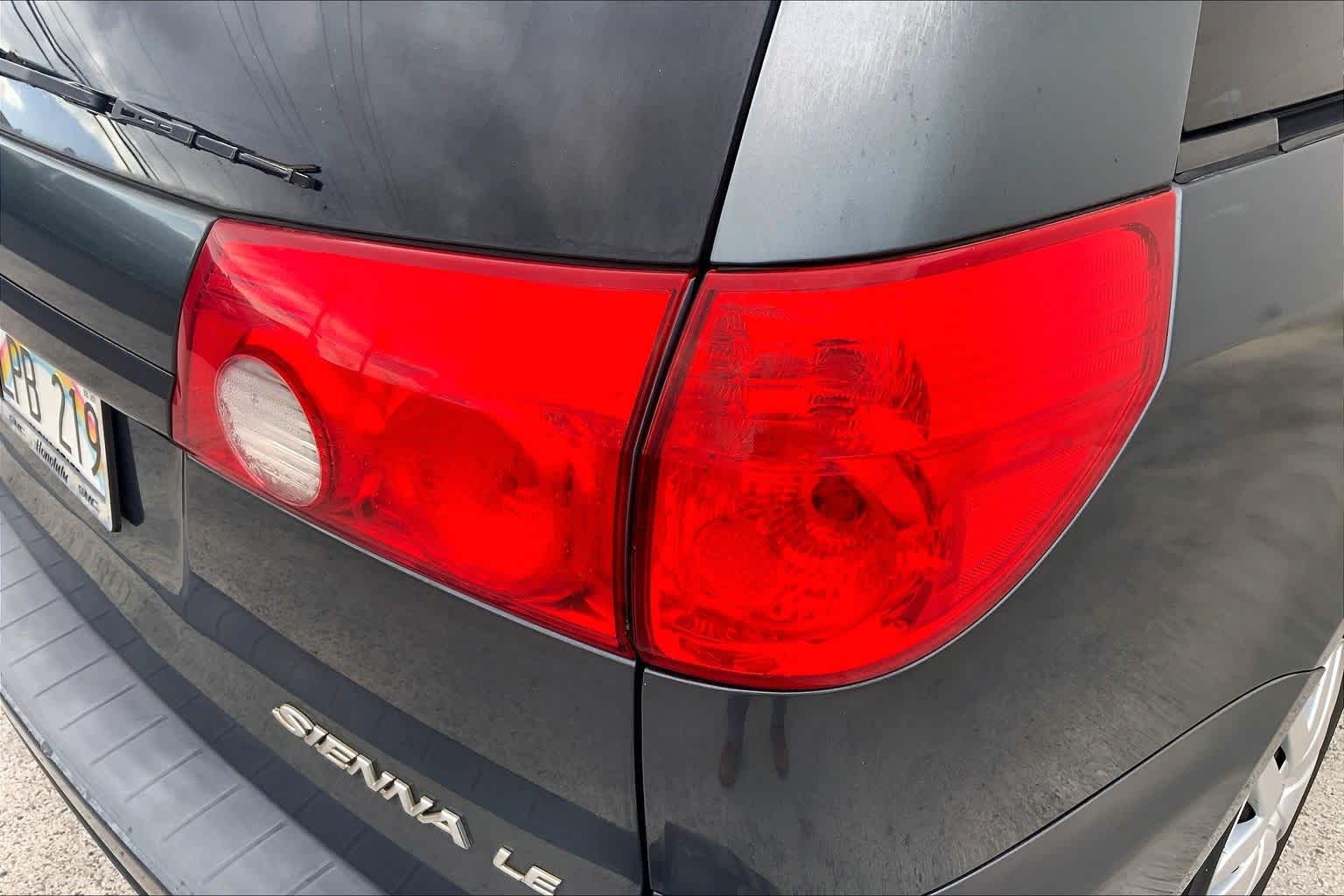 Thumbnail: 2010 Toyota Sienna - 29