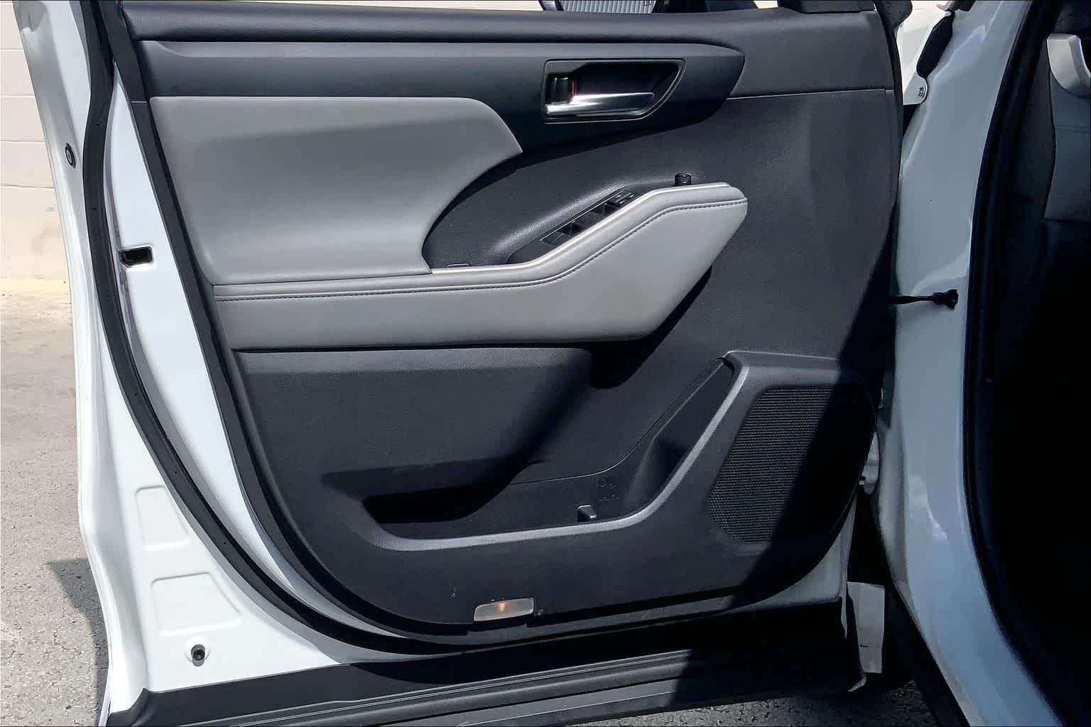 Thumbnail: 2021 Toyota Highlander - 27
