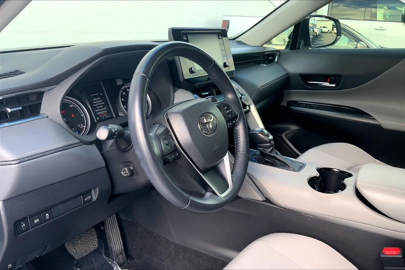 Thumbnail: 2022 Toyota Venza - 3