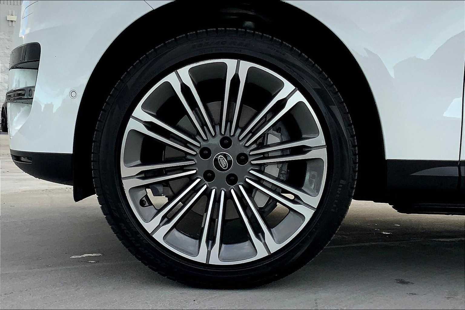 Thumbnail: 2023 Land Rover Range Rover Sport - 7