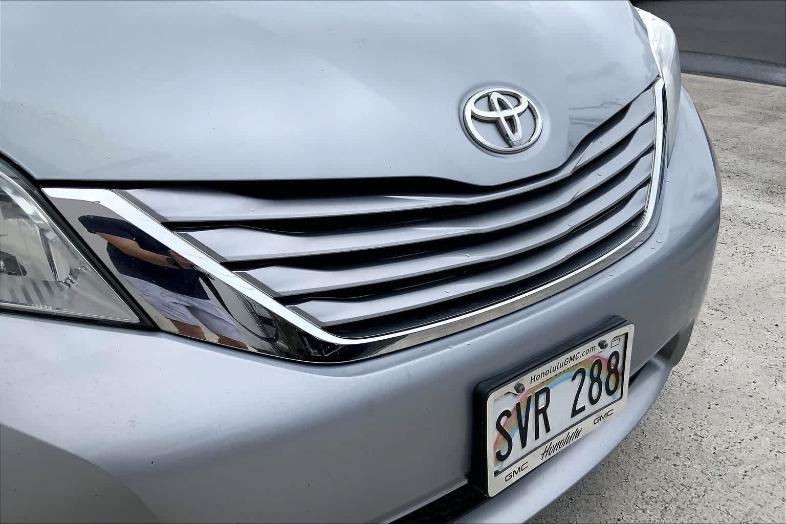 Thumbnail: 2016 Toyota Sienna - 33
