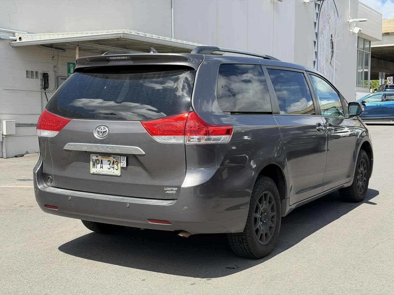 Thumbnail: 2013 Toyota Sienna - 3