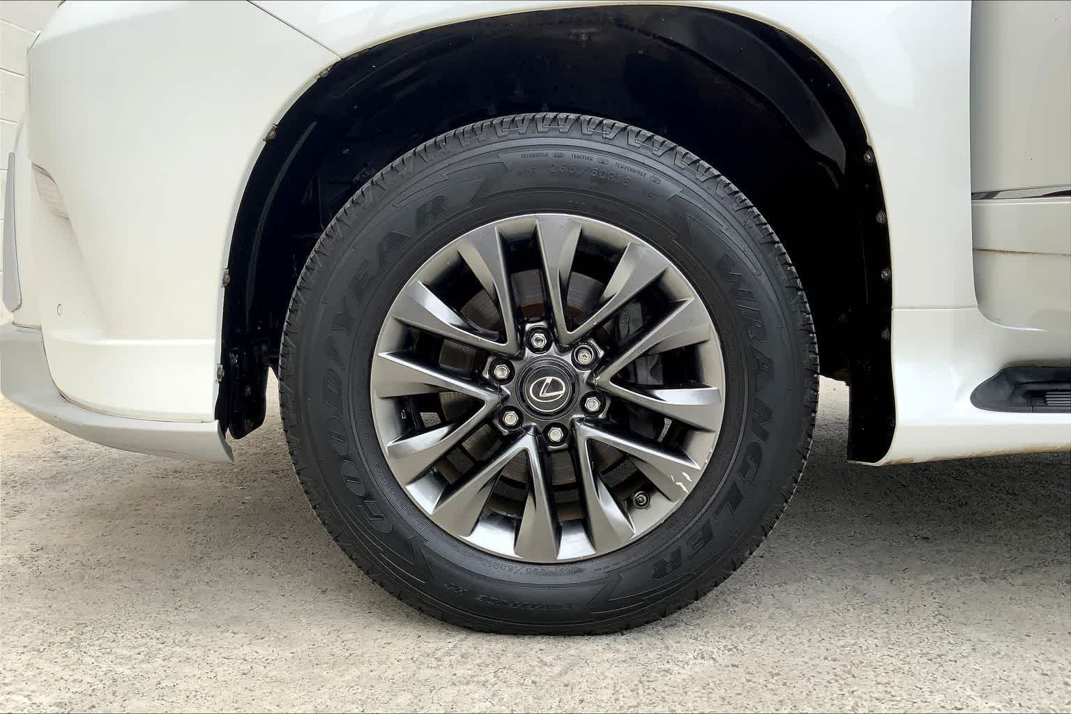 Thumbnail: 2017 Lexus GX - 9