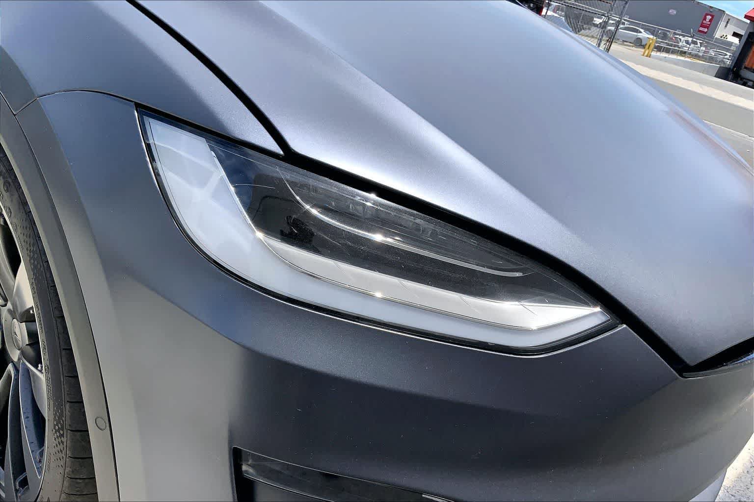 Thumbnail: 2022 Tesla Model X - 32