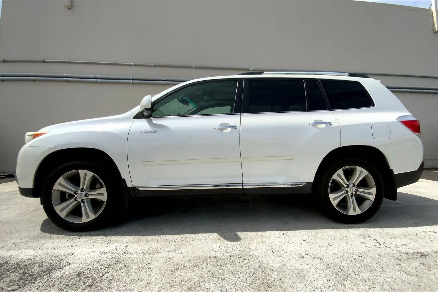 Thumbnail: 2012 Toyota Highlander - 4