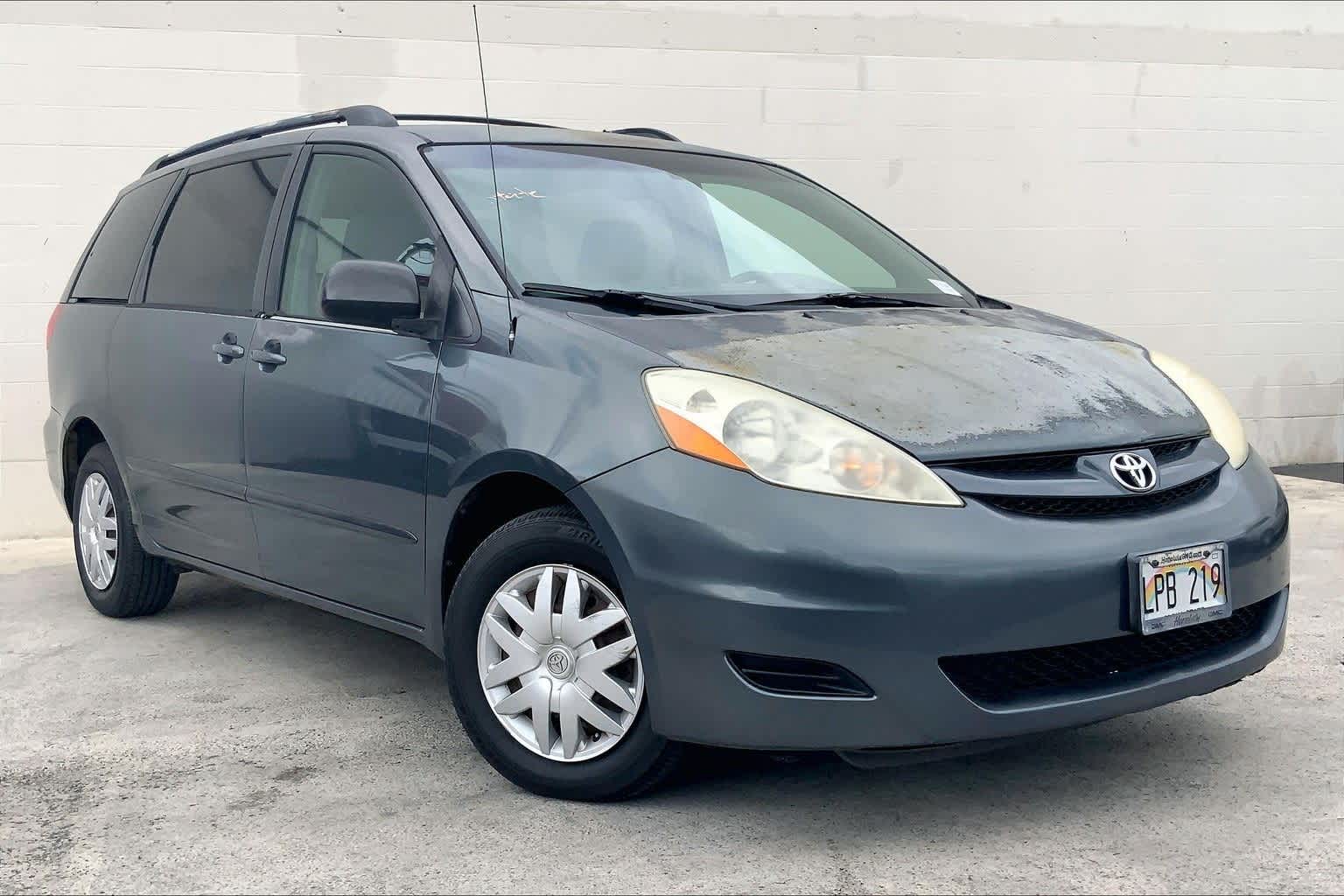 Thumbnail: 2010 Toyota Sienna - 20