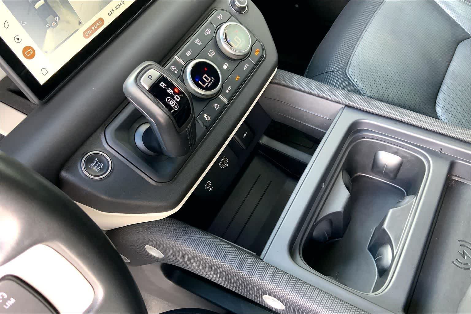 Thumbnail: 2022 Land Rover Defender - 17