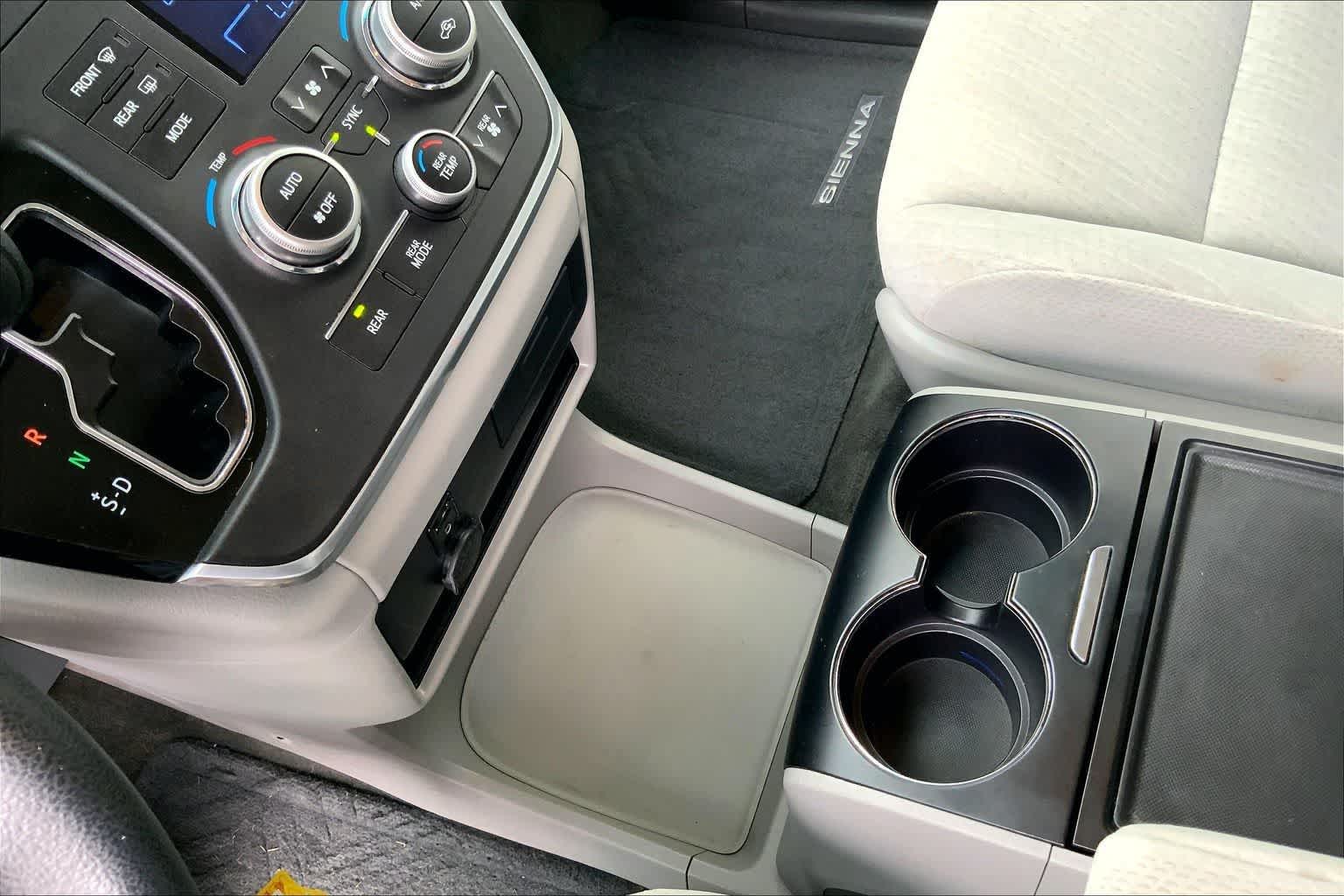 Thumbnail: 2016 Toyota Sienna - 17