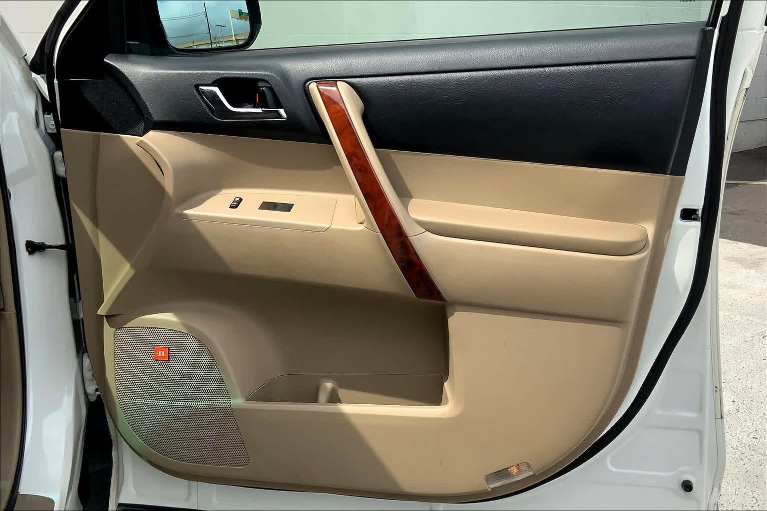 Thumbnail: 2012 Toyota Highlander - 27