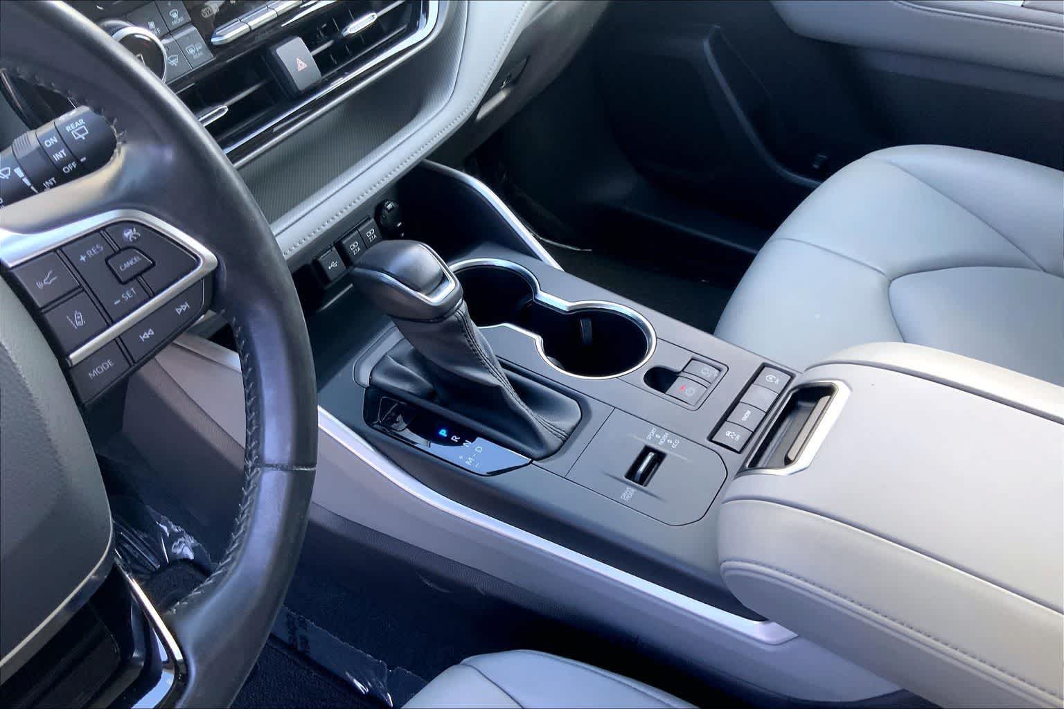 Thumbnail: 2021 Toyota Highlander - 16