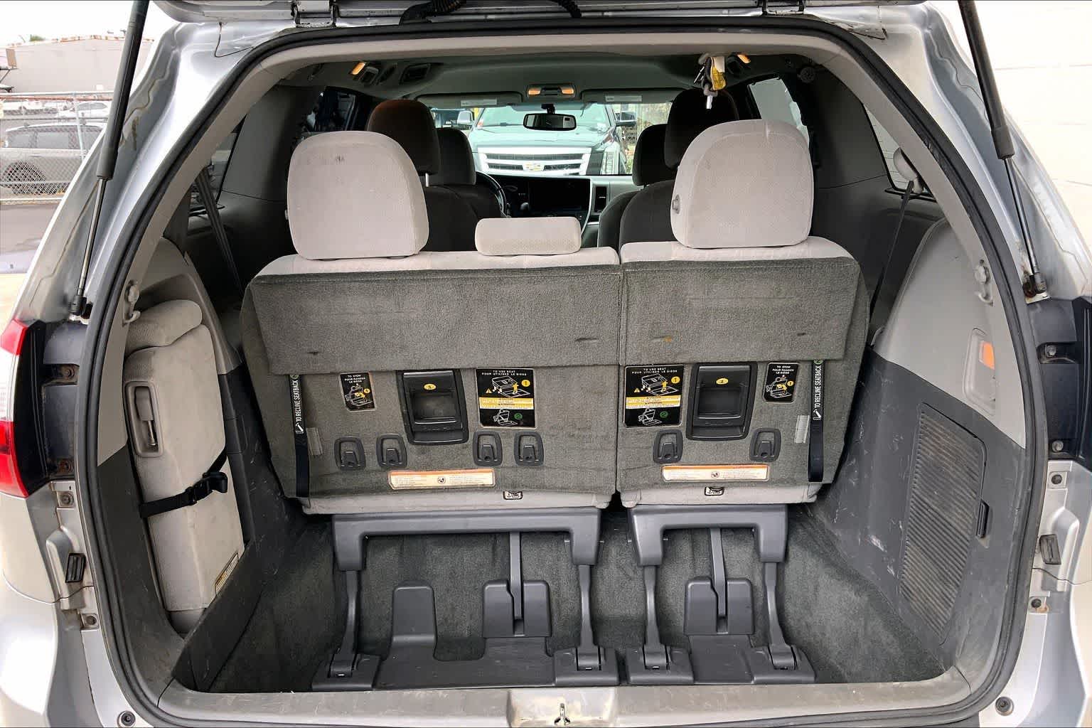 Thumbnail: 2016 Toyota Sienna - 19