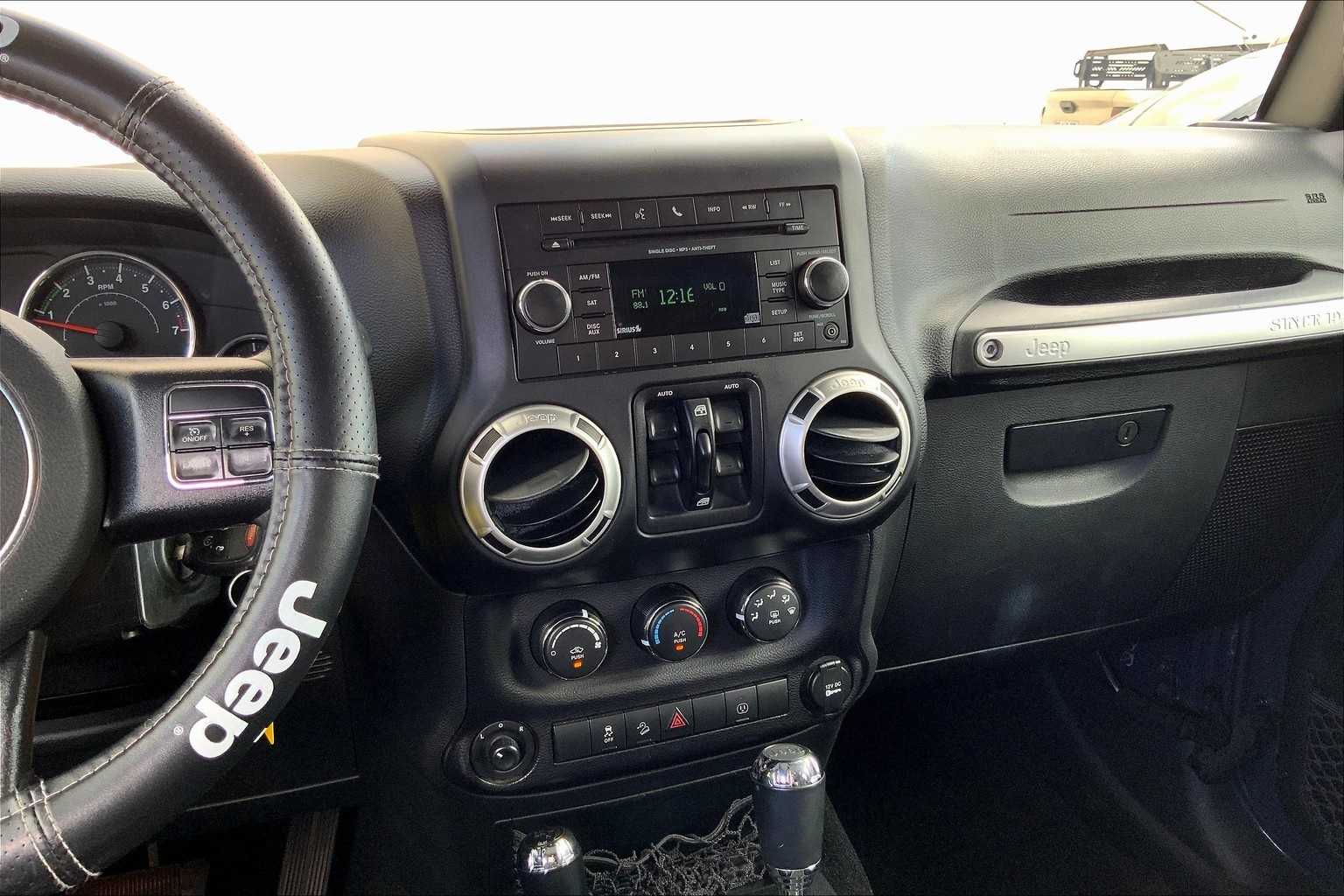 Thumbnail: 2017 Jeep Wrangler - 16