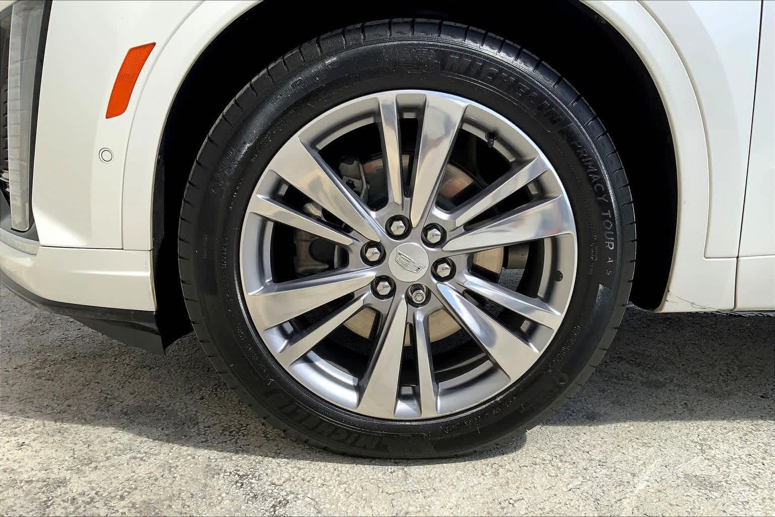 Thumbnail: 2023 Cadillac XT6 - 9