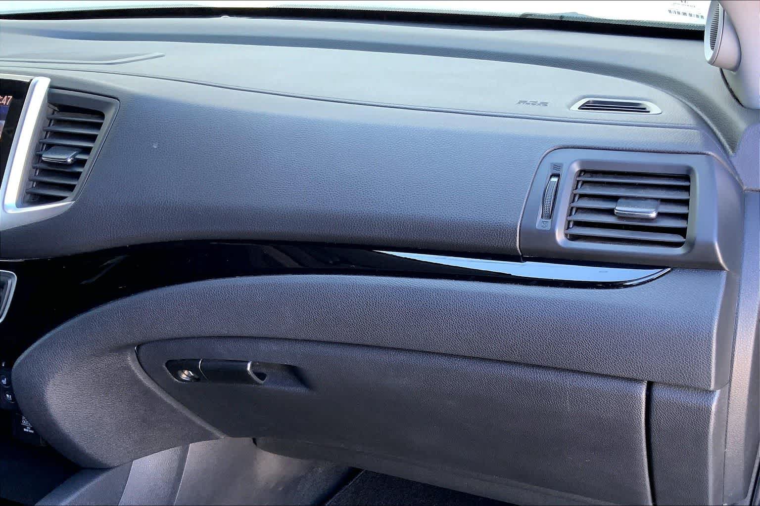 Thumbnail: 2018 Honda Pilot - 22