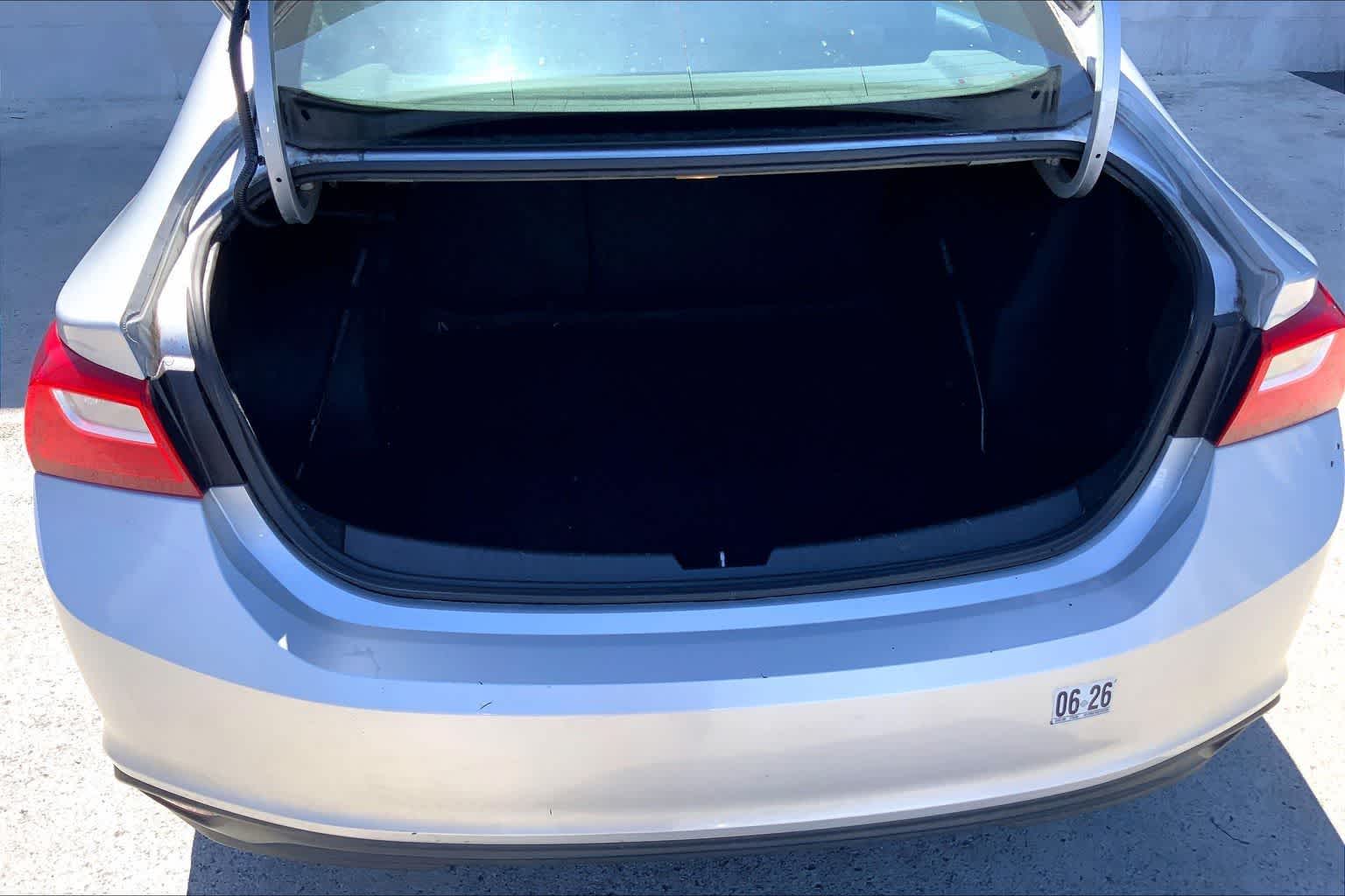 Thumbnail: 2016 Chevrolet Malibu - 18