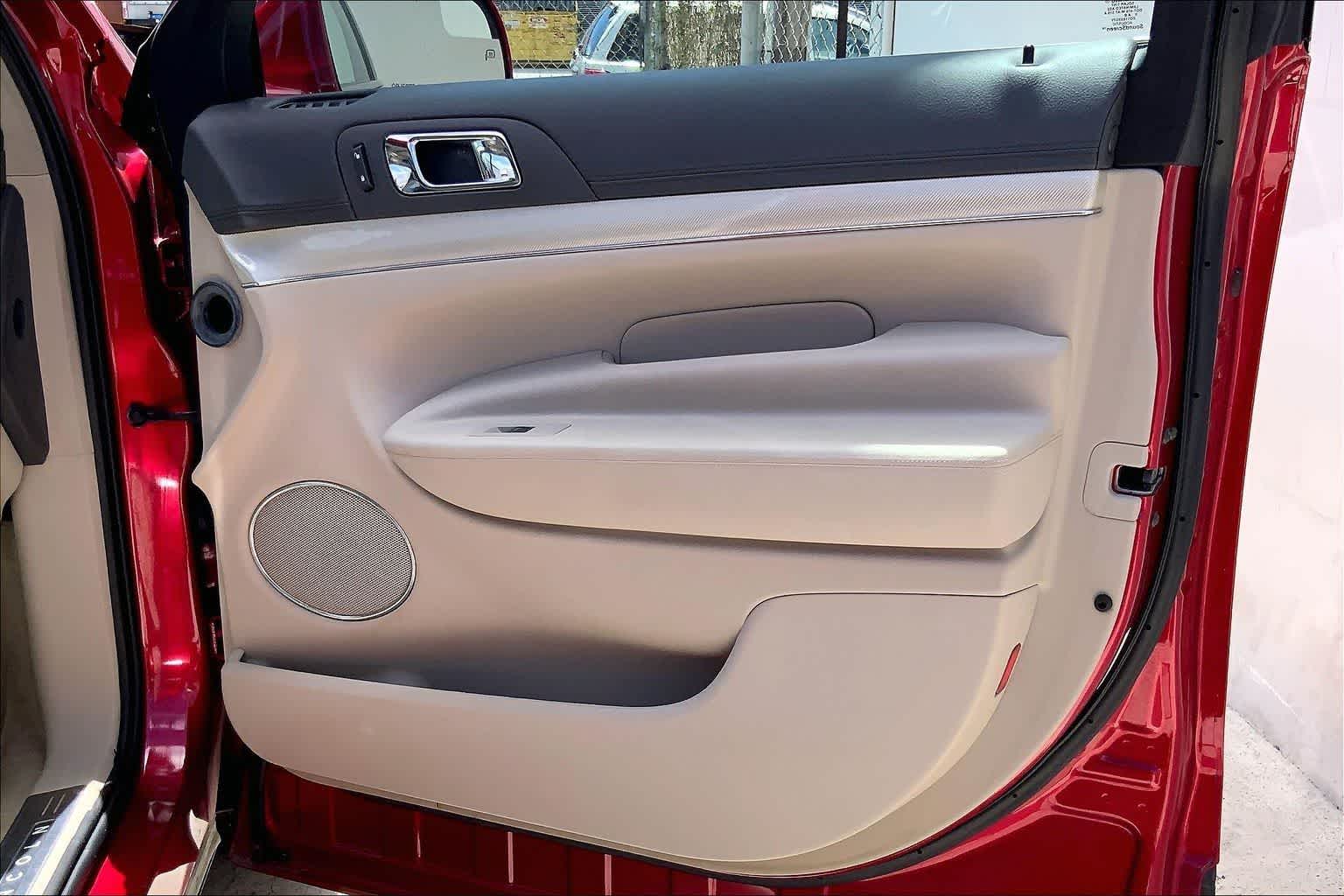 Thumbnail: 2010 Lincoln MKT - 28