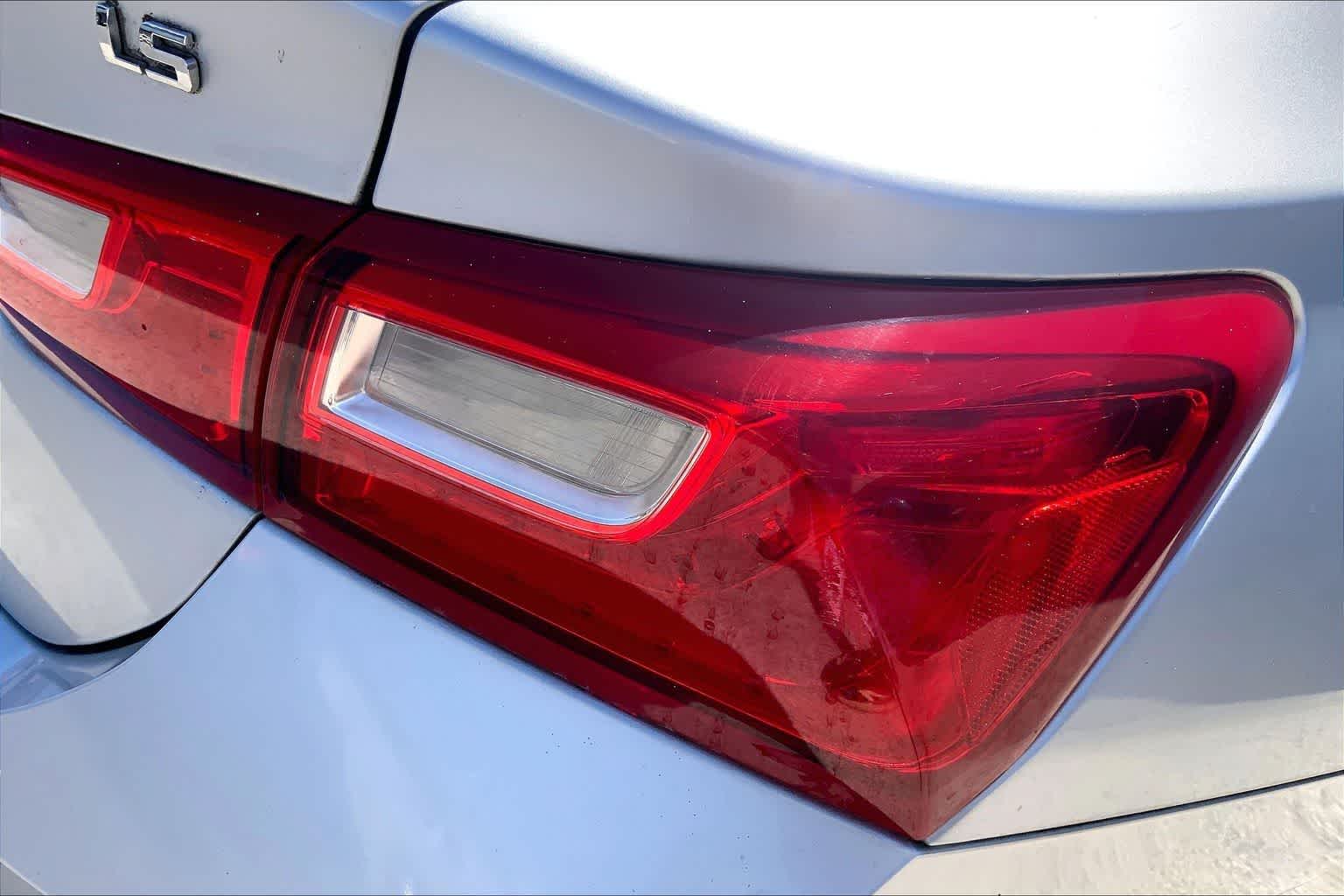 Thumbnail: 2016 Chevrolet Malibu - 32