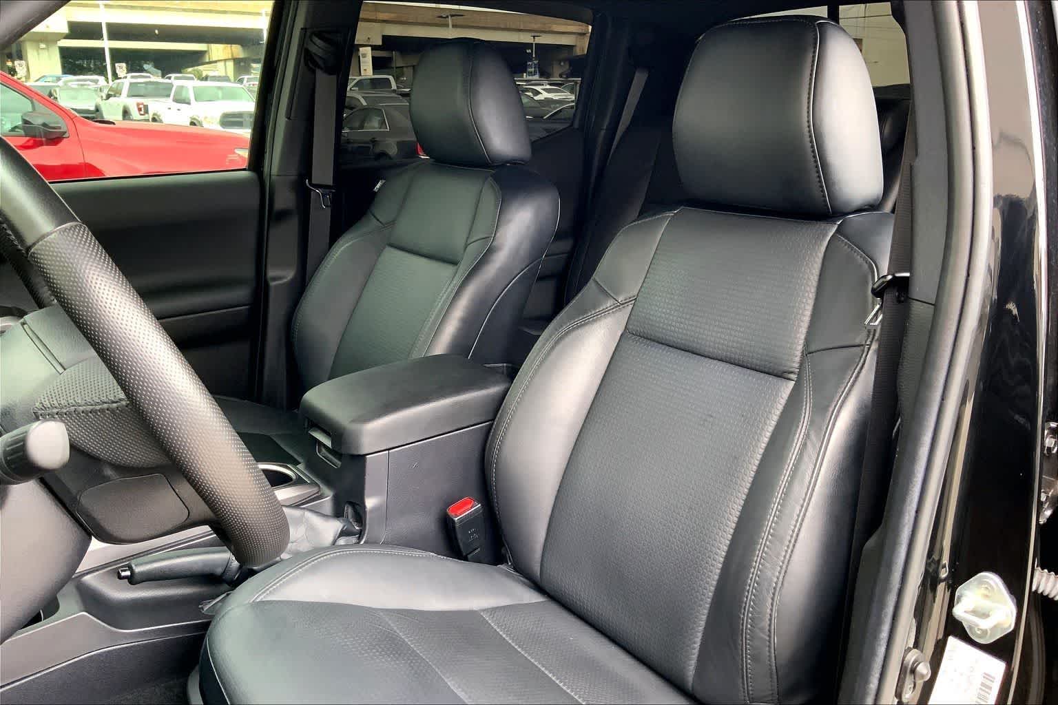 Thumbnail: 2022 Toyota Tacoma - 11