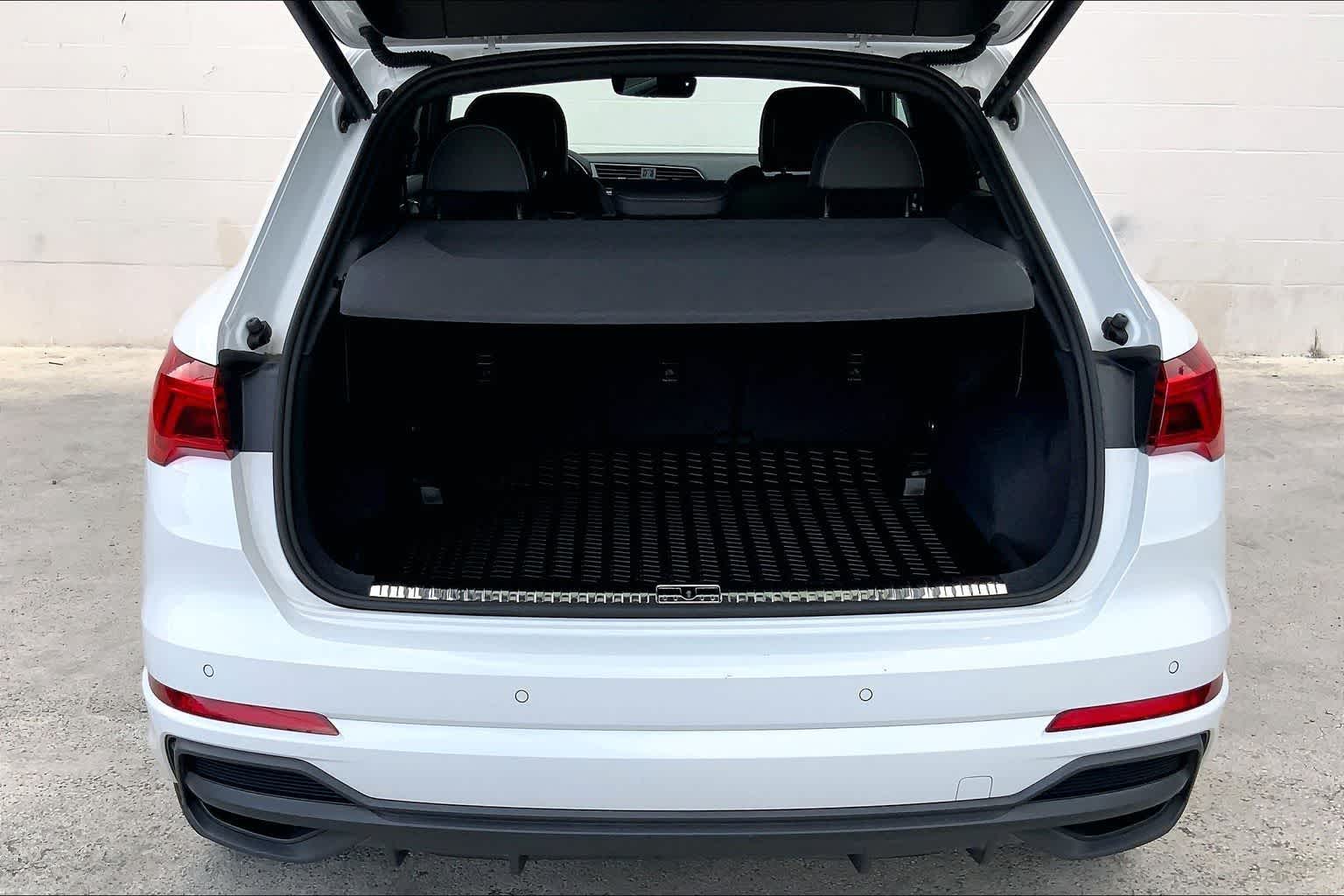 Thumbnail: 2024 Audi Q3 - 19