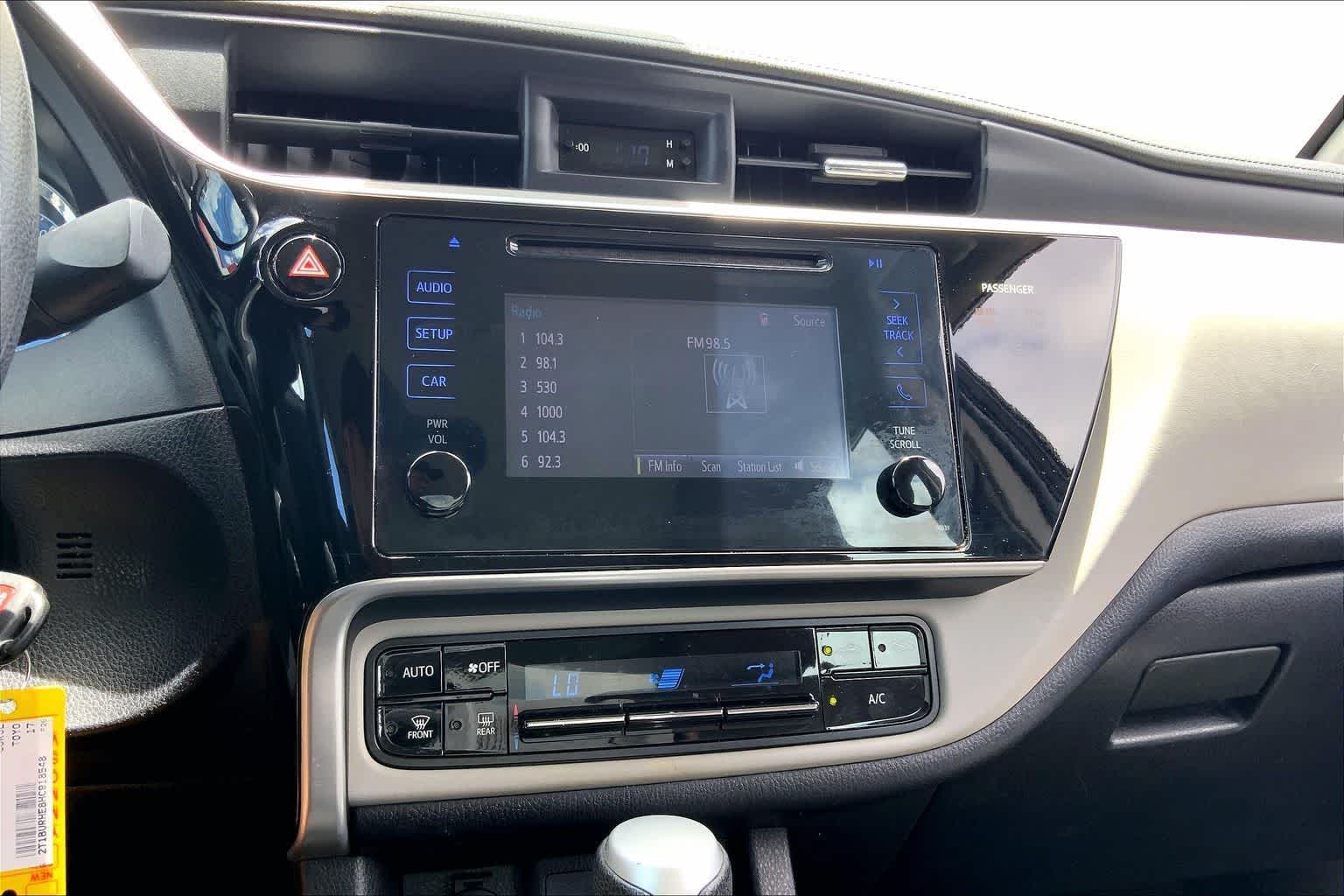Thumbnail: 2017 Toyota Corolla - 34