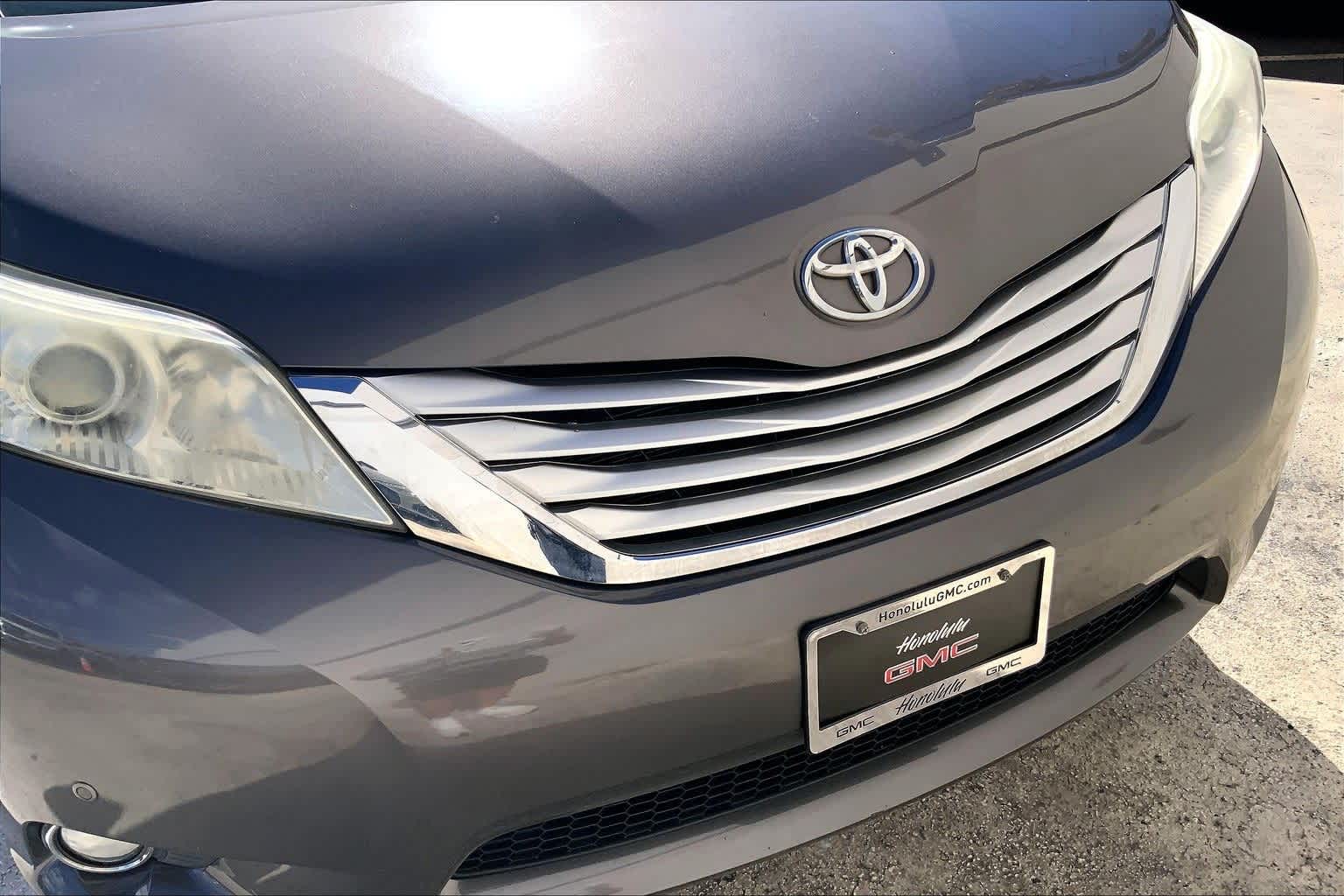 Thumbnail: 2013 Toyota Sienna - 34