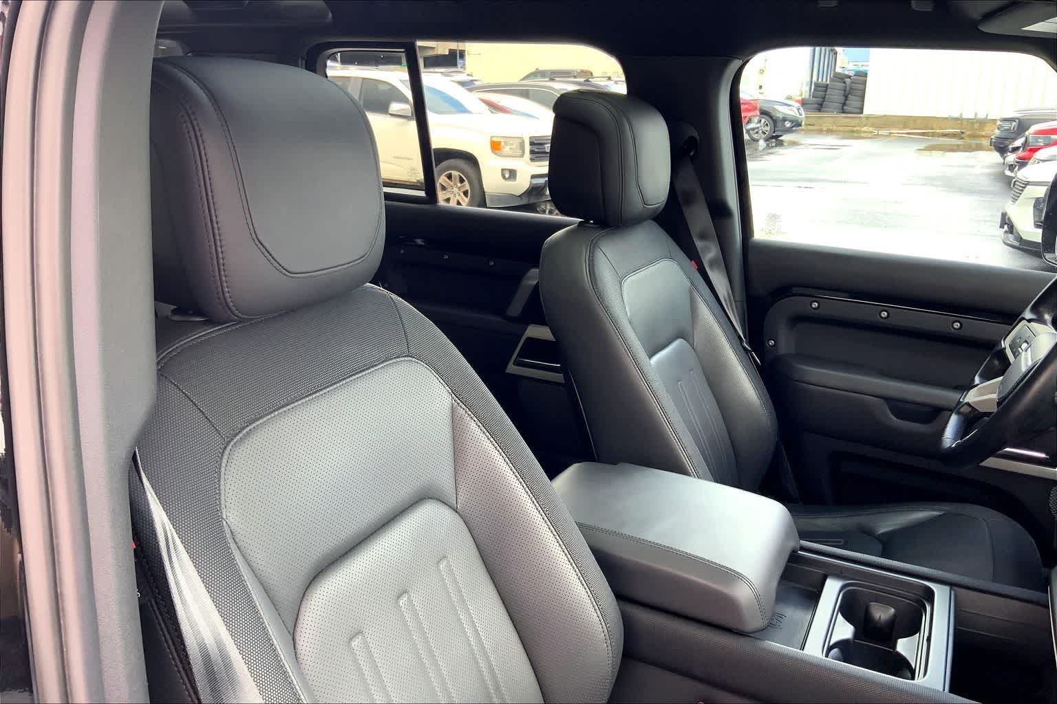 Thumbnail: 2022 Land Rover Defender - 14