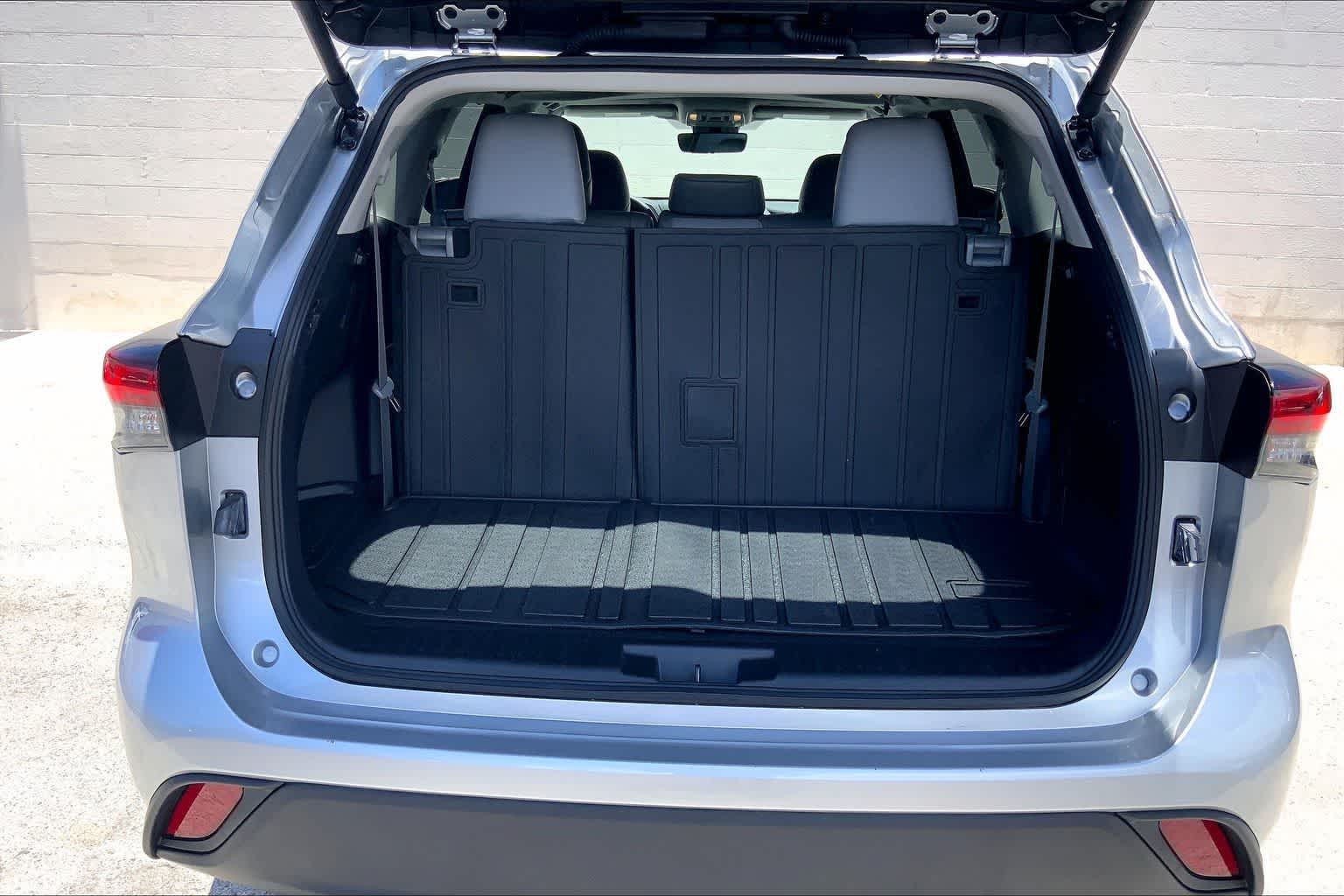 Thumbnail: 2025 Toyota Highlander - 18