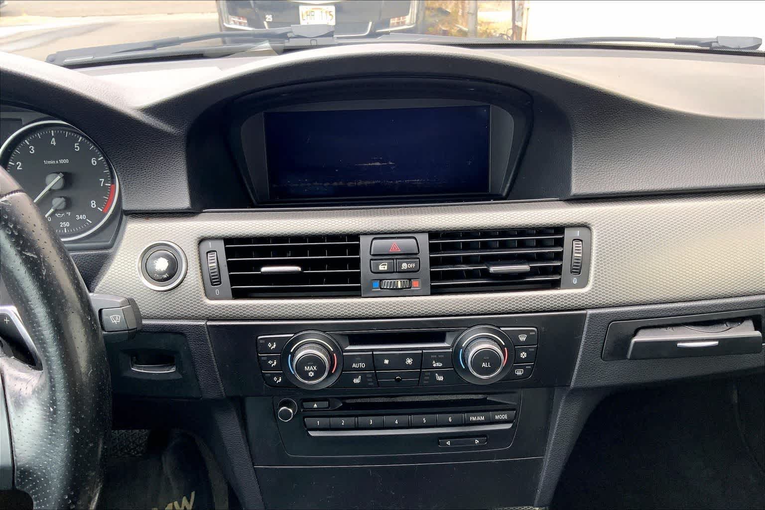 Thumbnail: 2011 BMW 3 Series - 15