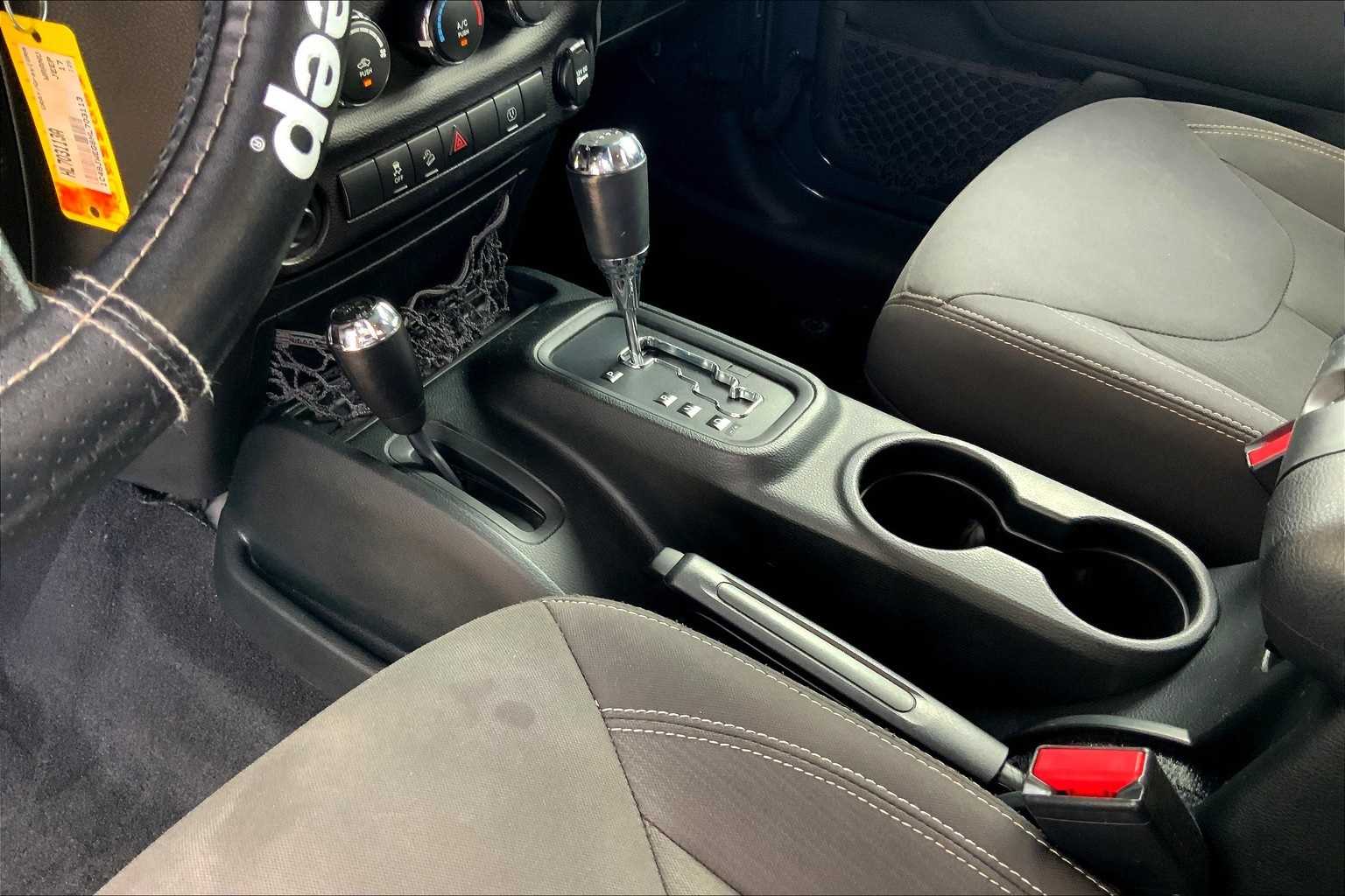 Thumbnail: 2017 Jeep Wrangler - 17