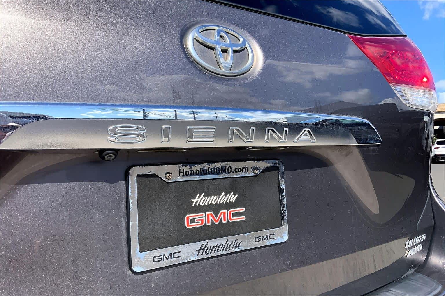 Thumbnail: 2013 Toyota Sienna - 8