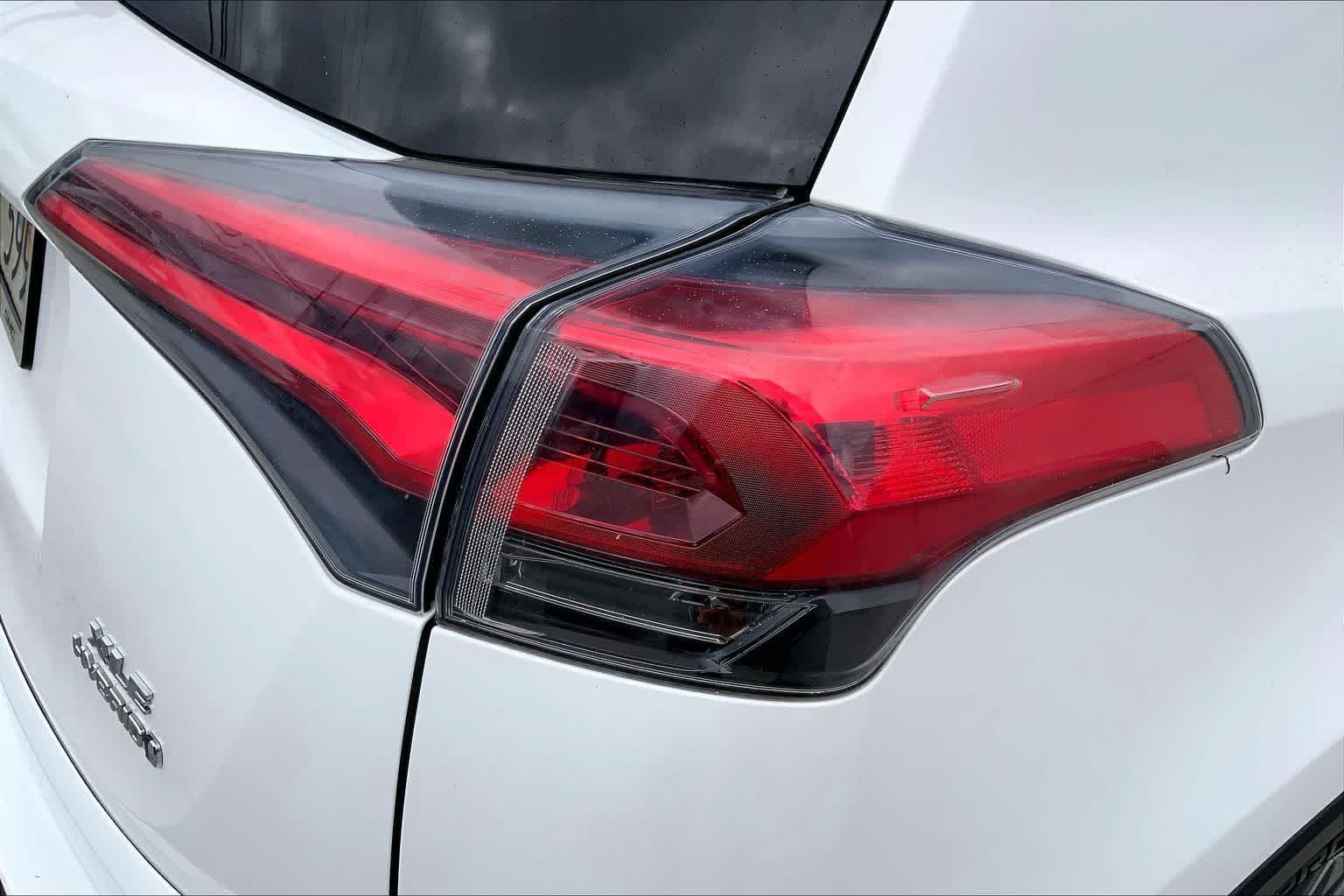 Thumbnail: 2017 Toyota RAV4 - 32
