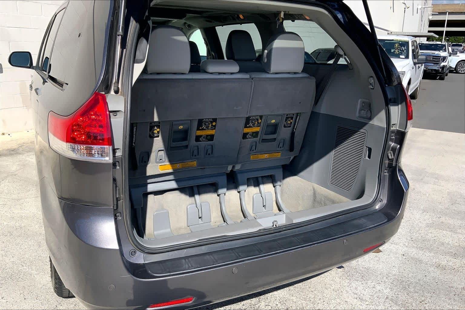 Thumbnail: 2013 Toyota Sienna - 19