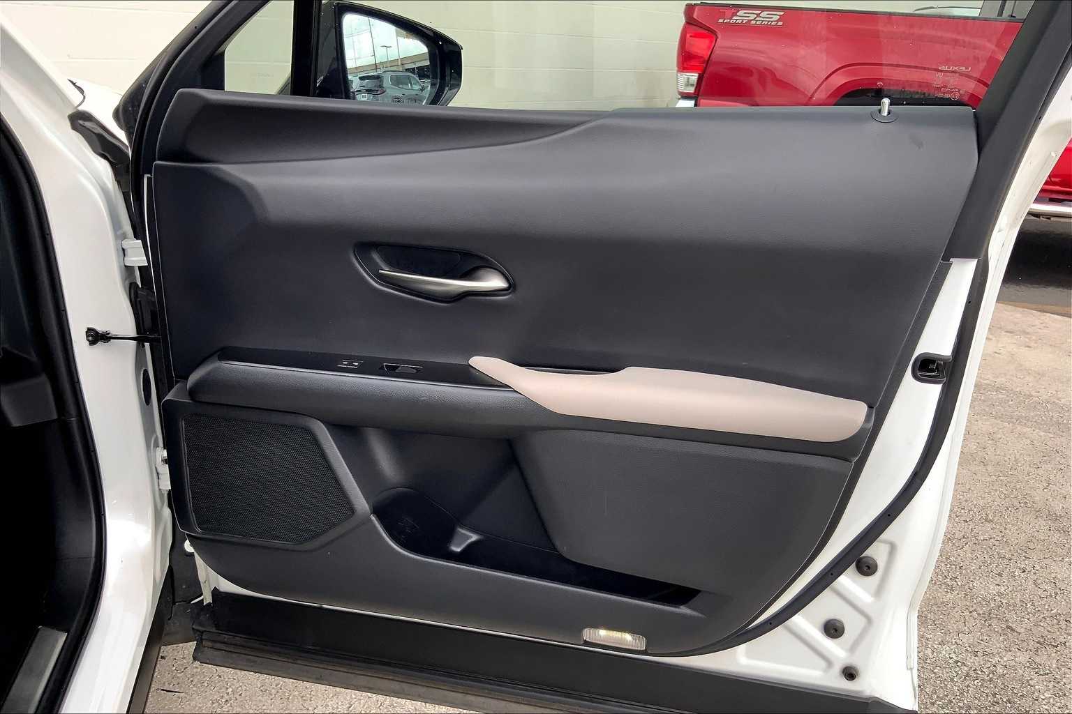 Thumbnail: 2019 Lexus UX - 29