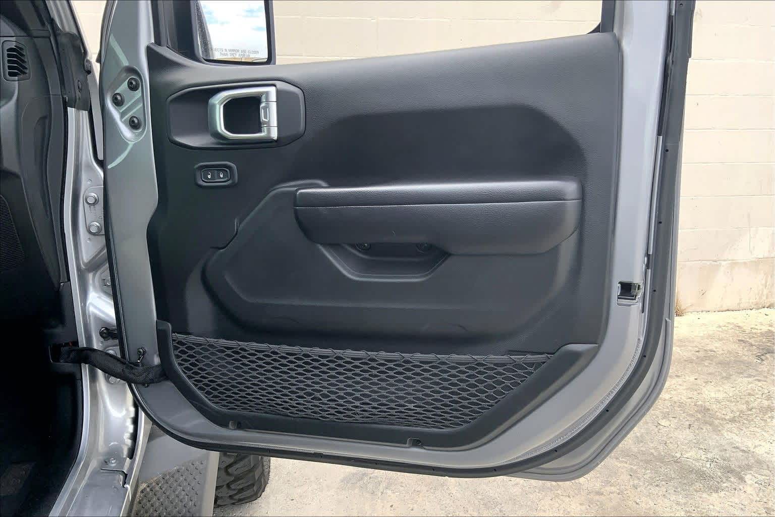 Thumbnail: 2021 Jeep Wrangler - 29