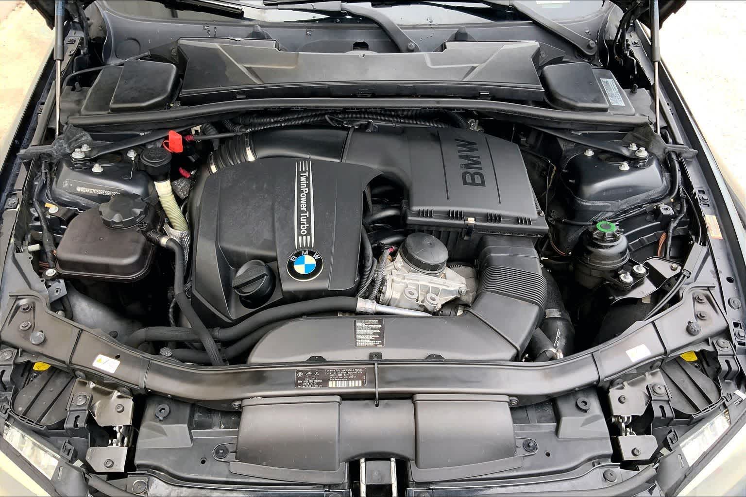 Thumbnail: 2011 BMW 3 Series - 10