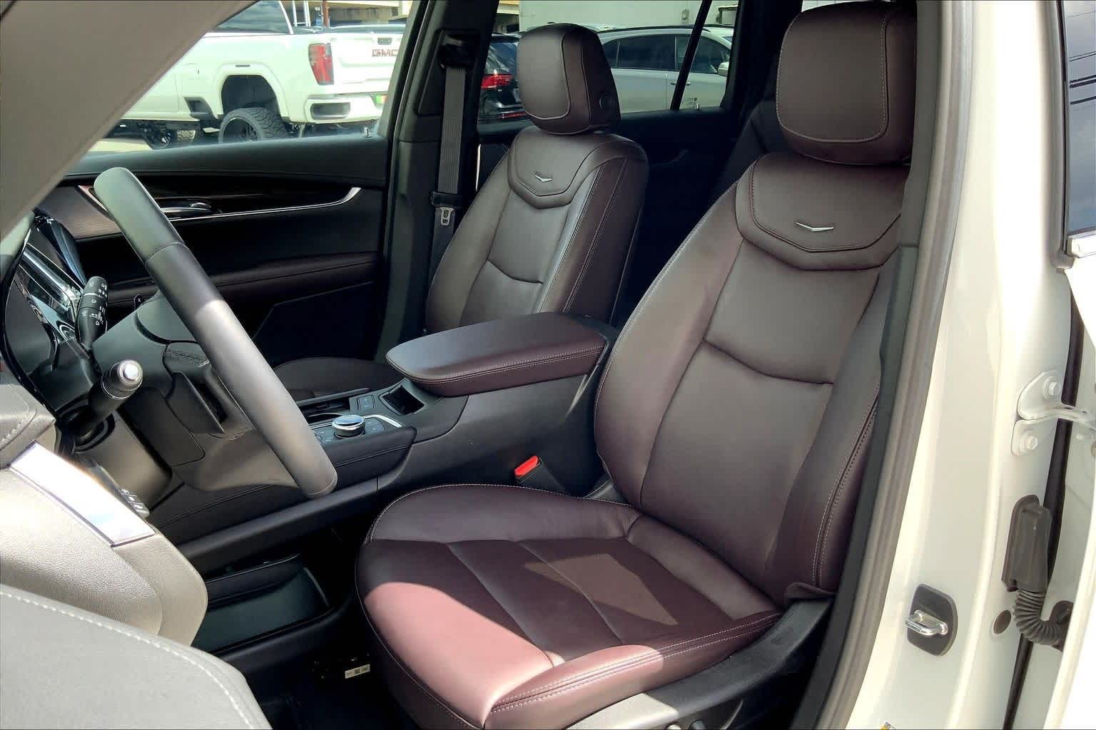 Thumbnail: 2023 Cadillac XT6 - 12