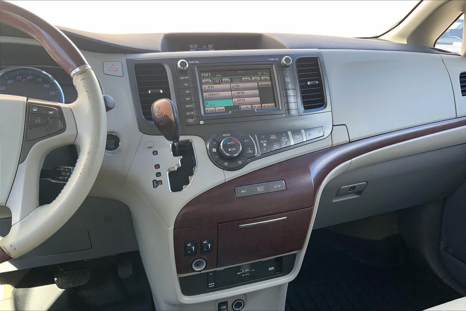 Thumbnail: 2013 Toyota Sienna - 16