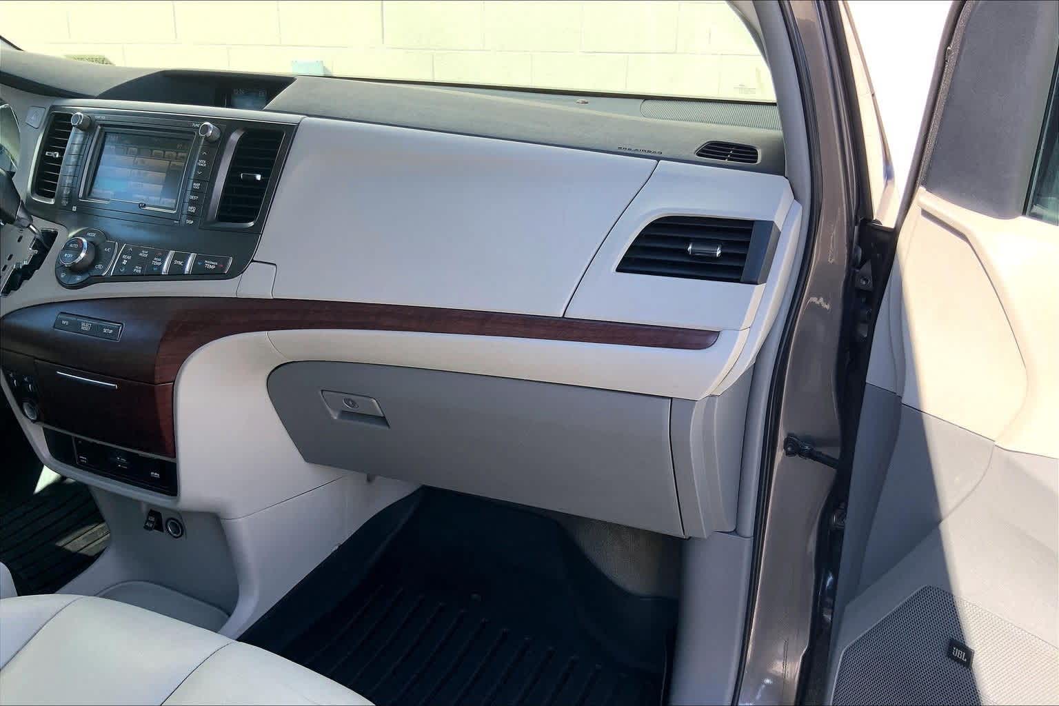 Thumbnail: 2013 Toyota Sienna - 24