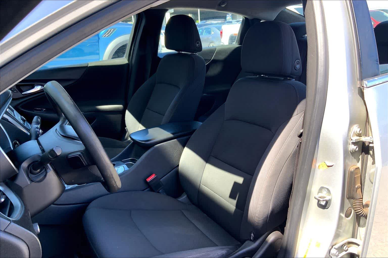 Thumbnail: 2016 Chevrolet Malibu - 11