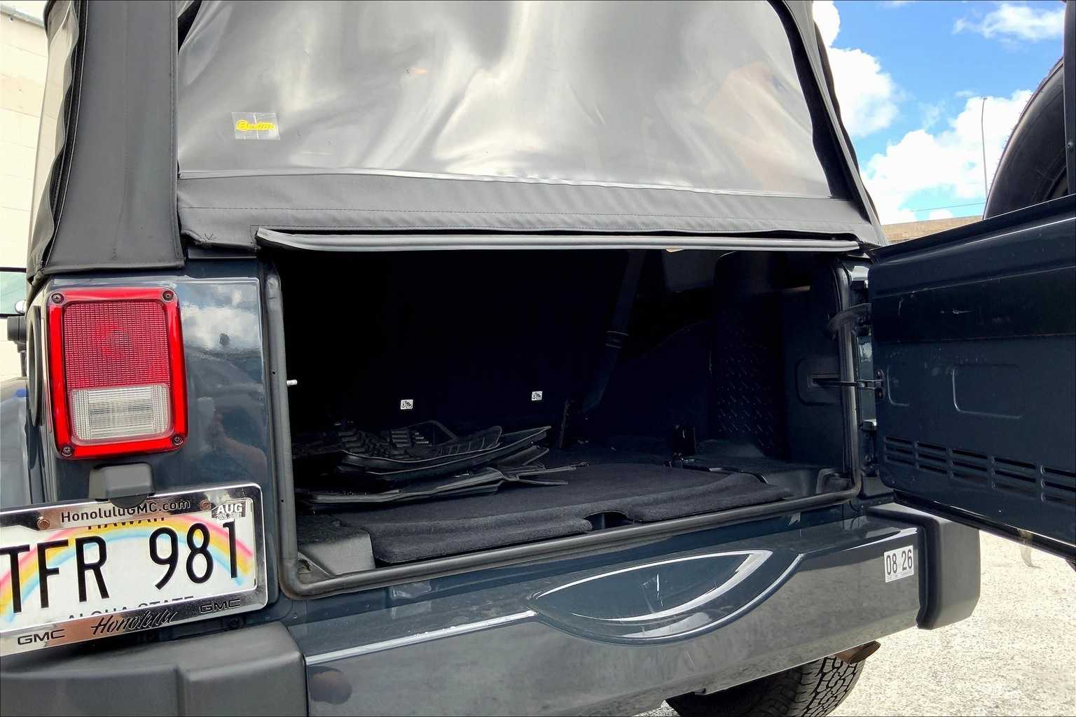 Thumbnail: 2017 Jeep Wrangler - 19