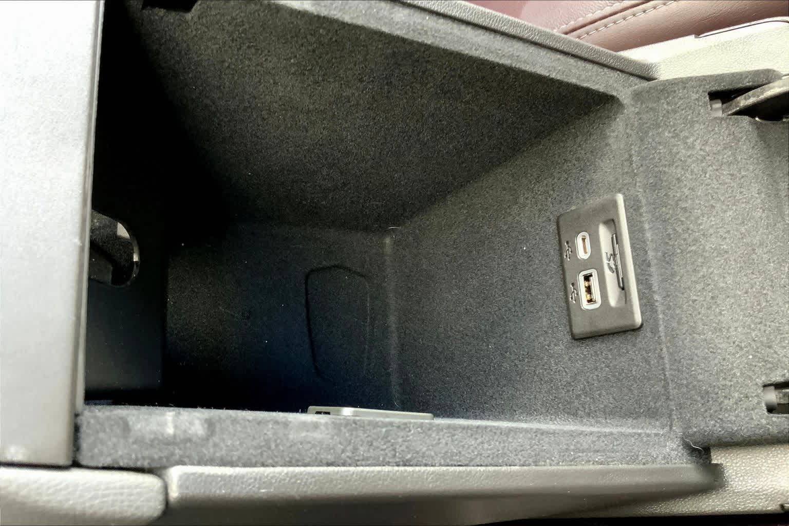 Thumbnail: 2023 Cadillac XT6 - 35