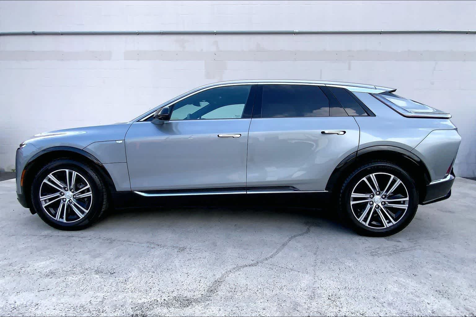 Thumbnail: 2024 Cadillac Lyriq - 4