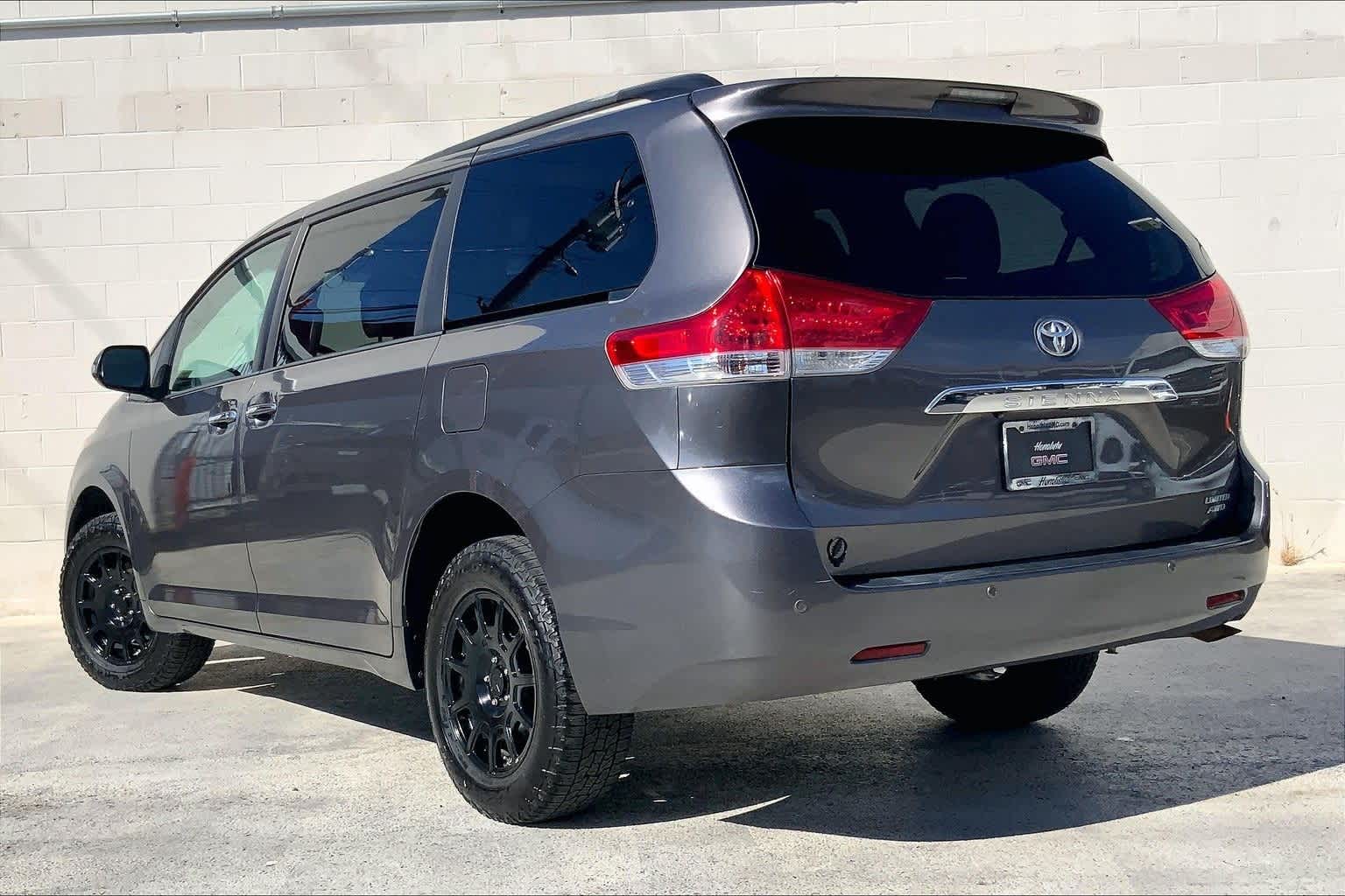 Thumbnail: 2013 Toyota Sienna - 5