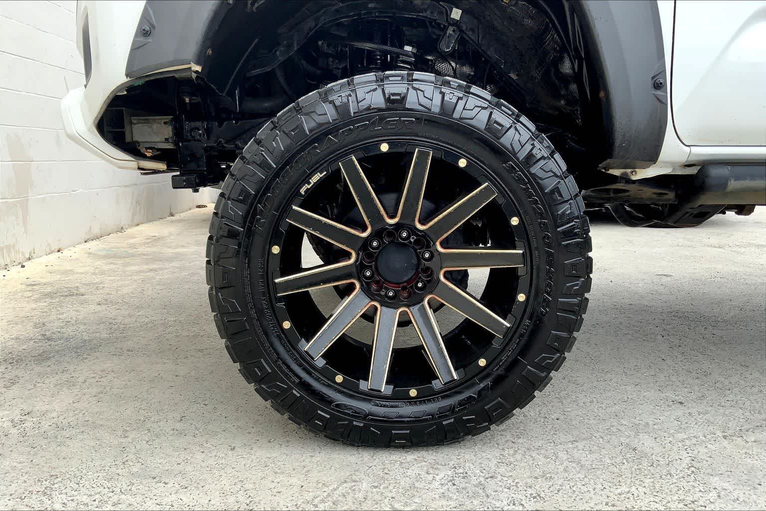 Thumbnail: 2017 Toyota Tacoma - 9